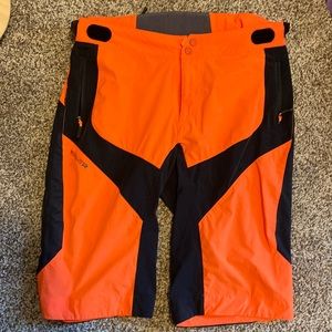 2 pairs of men’s Endura MTB shorts size XL